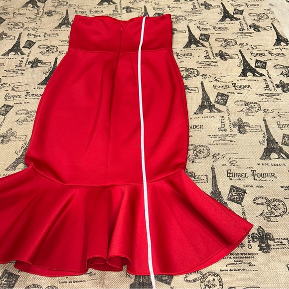 Express Women NWOT! Hot Red Strapless Scuba Flounce Stretch Dress Size 8 - Picture 17 of 17